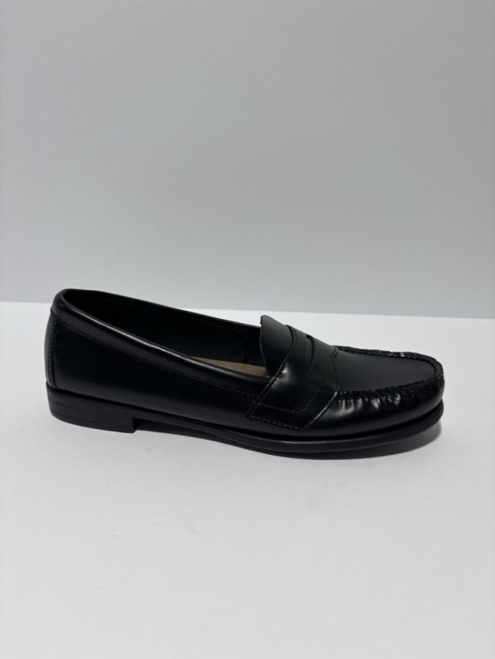 Eastland Women’s Classic II Loafer Black Leather, Size 8 N